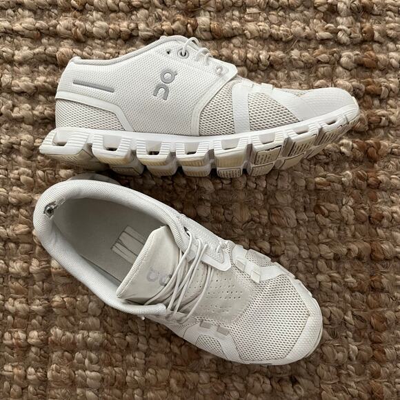 On Running Shoes - On Cloud 5 Women 7.5 White Running Shoes Sneakers CloudTec Swiss Engineering